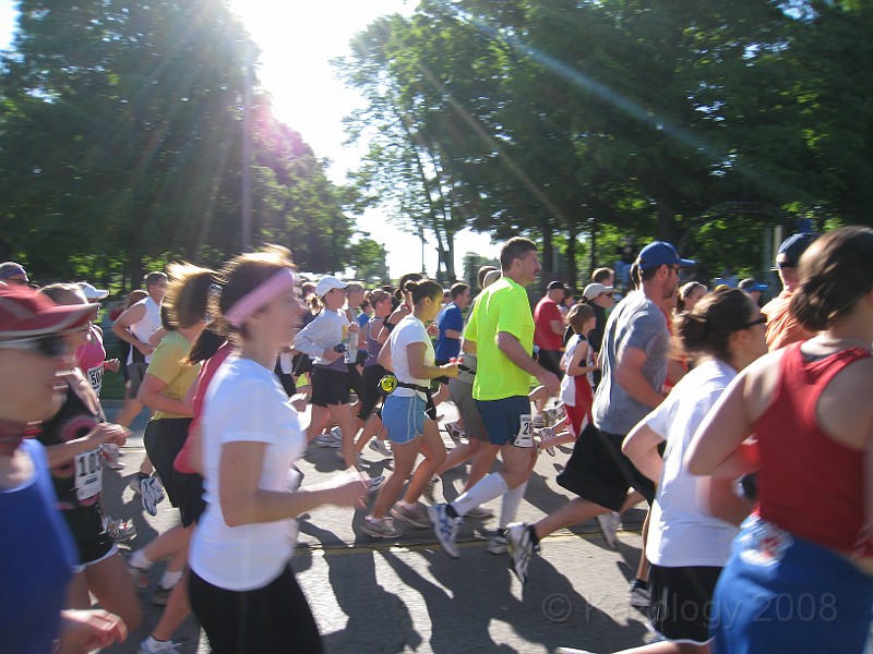 DexterA2 330.jpg - The Ann Arbor Track Club (AATC) hosts the annual Dexter to Ann Arbor Half Marathon run. These photos are the 2009 run.